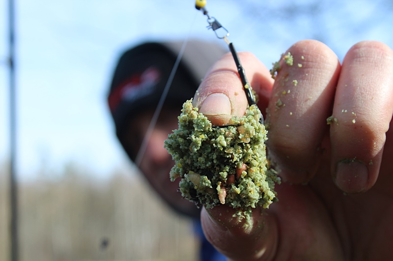 Tak prezentuje się zanęta competition lin- marcepan od Fiskeri