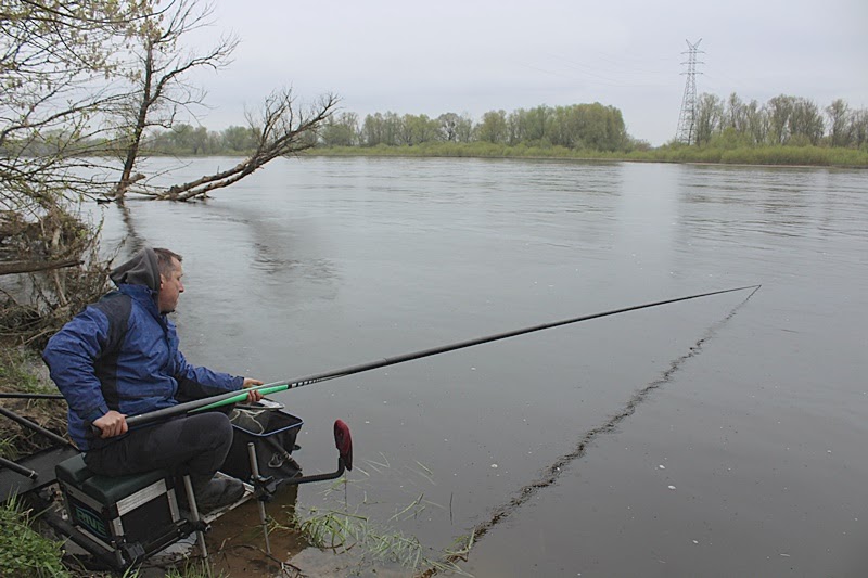 Jak prawidłowo łowić na tyczkę?